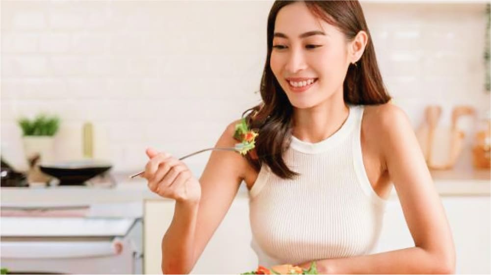 食事をしている画像