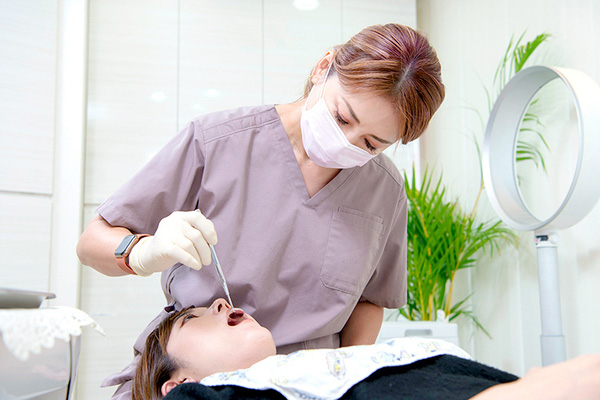 宮島桜院長 診療風景